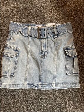 SO Light Wash Denim Cargo Mini Skirt in Blue